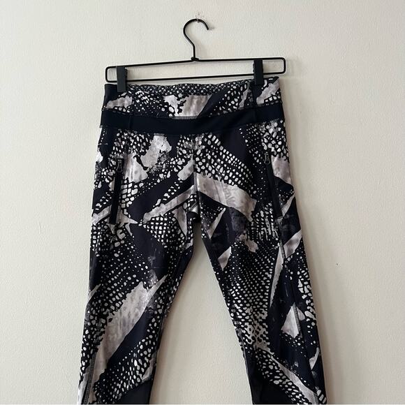 Lululemon Inspire Tight II (Mesh) Leggings in Static Mist White Black - Picture 5 of 9